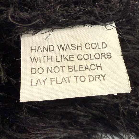 Cozy Soft Black Fuzzy Comfy Sweater. Kids Sz XL. Fits Like A Woman's Size Small. - Picture 6 of 6